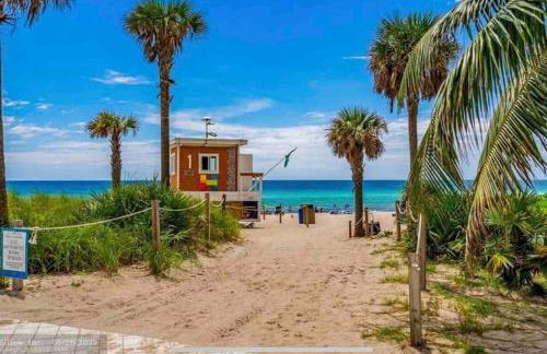 Contemporary Beach Retreat, Sleek Design & Full Kitchen -A - Foto 35