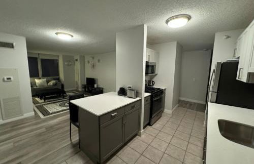 Cozy 2 bedroom condo by lakeshore - Foto 19
