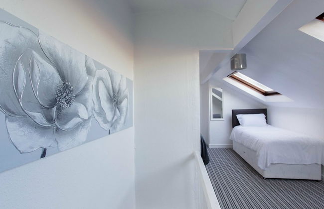 Dean House - Photo 4