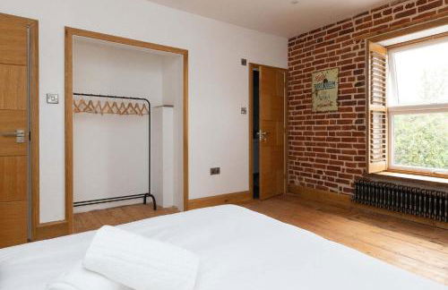 Spacious 4-Bed Near City & Sea - Foto 18