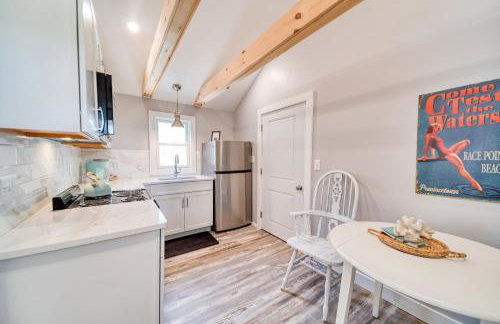 Studio with Deck by Leavetown Vacations - Foto 8