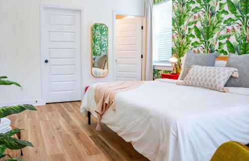 The Royal Crane Suite Newly Built Upscale Central - Photo 10