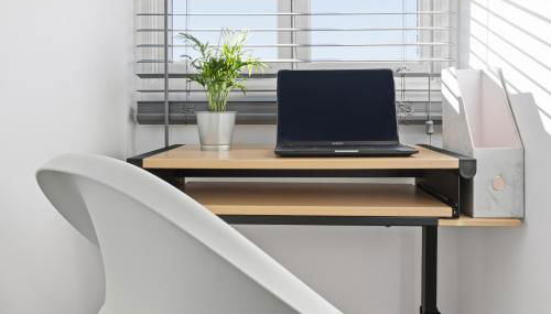 Luxurious 3 bed 1 Bath Stay Ideal for Families and Contractors - Photo 4