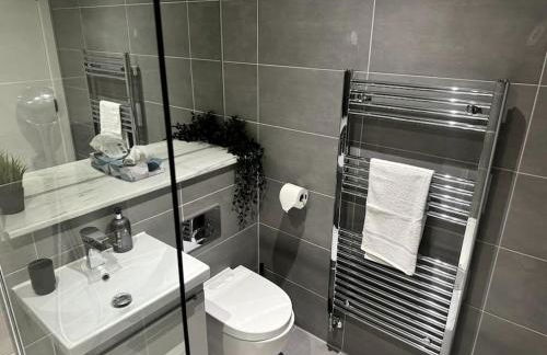 Luxury Oaks Suite, Free private parking, 2 Bed 2 Bathroom Apartment, Central Solihull - Foto 13