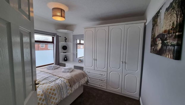 3 Bed Spacious House With Parking - Foto 3, Habitación