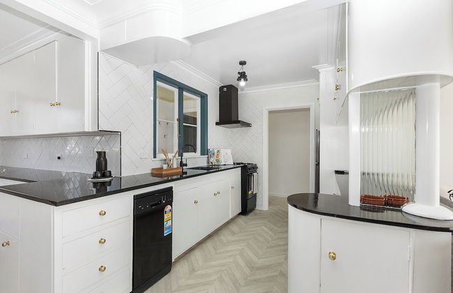 The House of Hazel - Photo 7