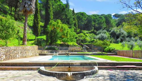 Charming House with Shared Pool in Porto de Mós. - Photo 2