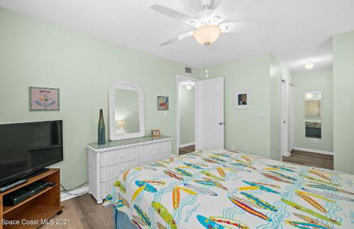 Coastal 2BR Oceanfront Escape, Steps from Sand & Pool - Foto 3