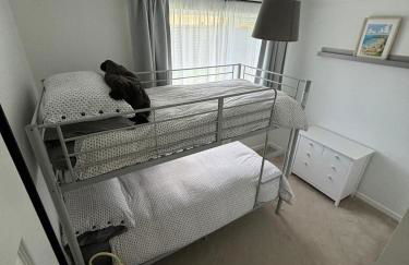 Peaceful centrally located, 2 Bedroom Bungalow. - Foto 14