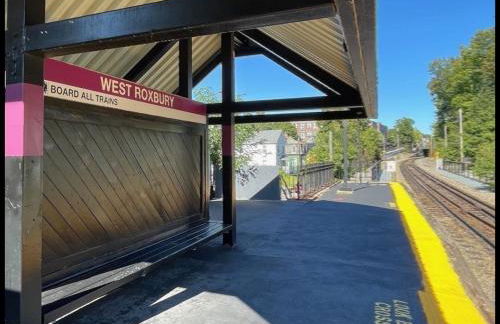 Boston Studio Apartment with Parking, next to Train or Buses, good Neighborhood - Foto 3