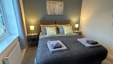 Homely 3-Bed Retreat Convenient Parking - Foto 2