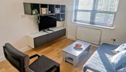 Bright 2-Bed Flat with Free Parking near Whetstone - Foto 2