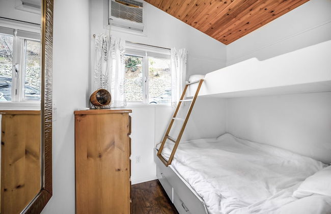 Beautiful Cozy Cabin on Lake Okanagan - Photo 12