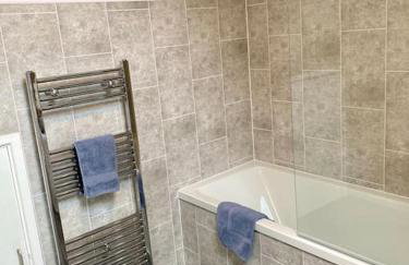 Rhubarb Retreat - Stylish House, Sleeps 5, 10 mins to Durham City & Parking & Garden - Foto 54