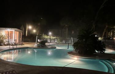 H5 close to the front pool and clubhouse downstairs by lake - Foto 19