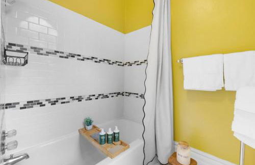 Allentown 5 BR House Free Parking No Chores! - Photo 22