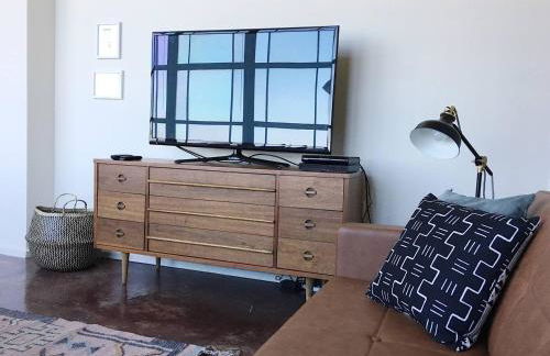 City Loft w/ View of Gay St - Foto 10