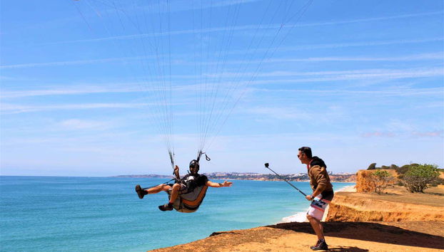 Disfrutando del parapente en Lagos