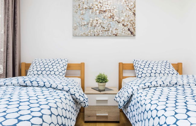 2 Bedroom Apt. in the Business Zone- Free Parking - Photo 7