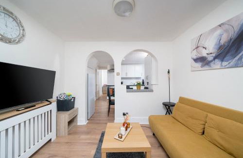 Modern 2Bed North London Flat by D3 Short Stay, Sleeps 6, Private Yard - Foto 6