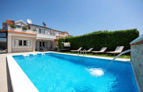 Villa Vision with Heated Pool & Jacuzzi in Sestanovac - Foto 6