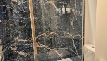 Sapphire Luxe- Basingstoke Sleeps 4 with Free Parking - Foto 4