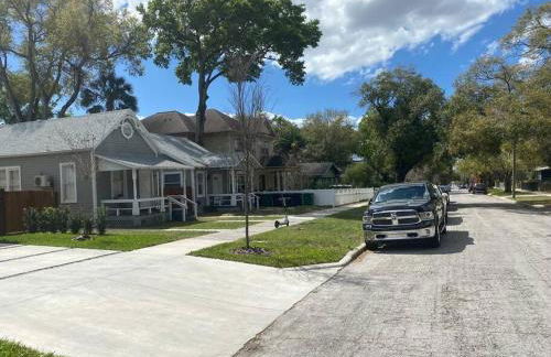 Chic Bungalow Apartment steps from Armature Works & Downtown Riverwalk - Foto 27