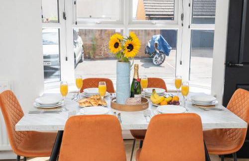 Large Modern Home, Free Parking, Families and Contractors Welcome - Foto 12