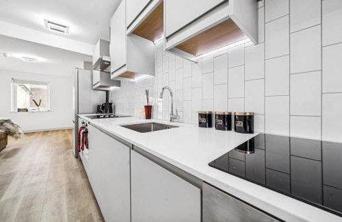 Modern & Cozy Private Double Room - Shared House by AltoLuxo Short Lets & Serviced Accommodation with Free WiFi & Parking - Foto 7