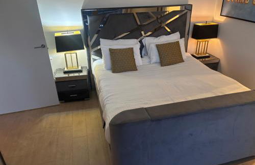 Stunning and central three bedroom Penthouse with roof terrace - Photo 9