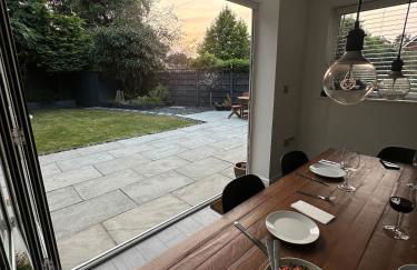 Contemporary detached house short train to London - Photo 23