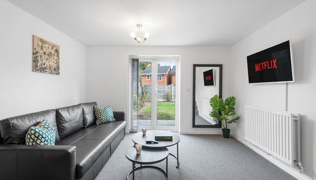 Homely 2bed 2bath House in Erdington With Parking Sleep 6 - Foto 2, Habitación