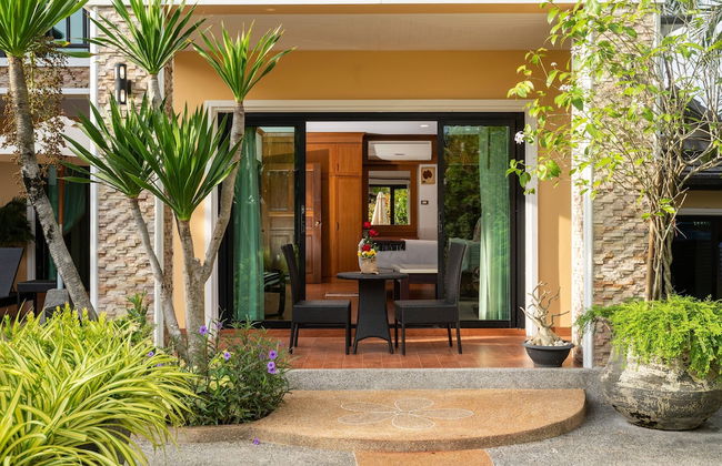 Bright Luxury Villa W Garden Pool & Sauna - Photo 29