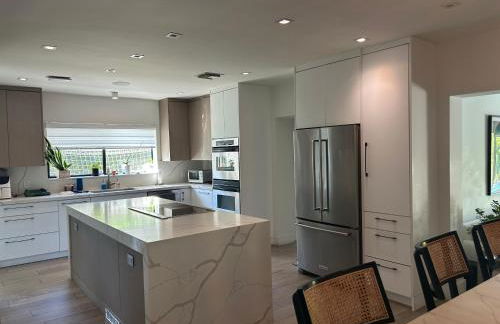 Luxury Miami home with heated pool & BBQ area, close to beaches & sports arenas - Foto 1