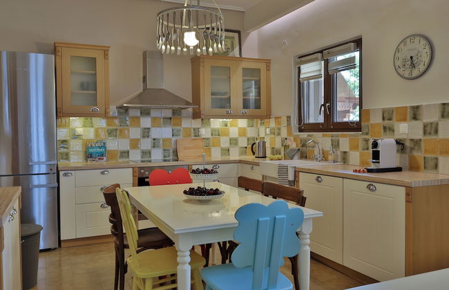 Olives and Vines all Season Villa - Photo 27