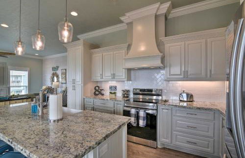 Steps to Crystal Beach Gem with Ocean-View Deck! - Foto 14