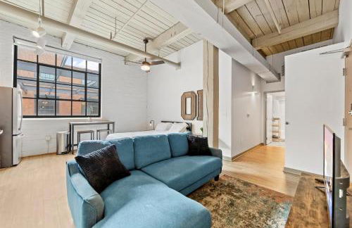 Studio at Superior l Downtown l Parking l Café - Photo 3