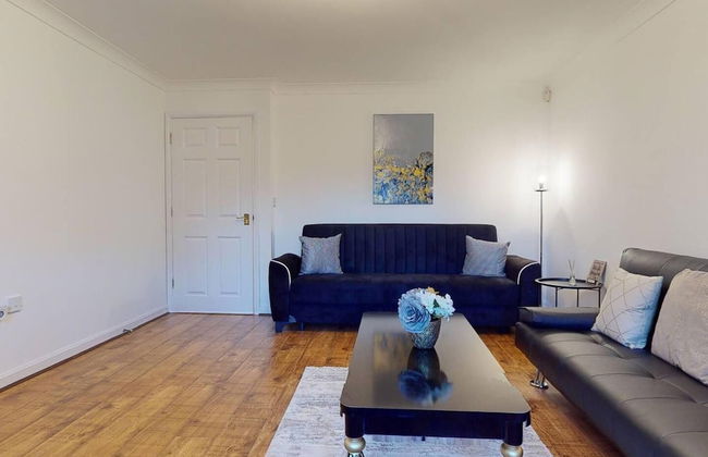 Stunning 2-bed Apartment in Grays - Photo 10