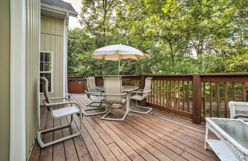 Hot Tub and Wooded Views Lakefront Blue Eye Cottage - Foto 3