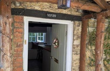 Period Thatched Cottage Towcester - Photo 46