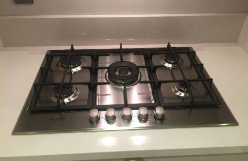 Sobrado com piscina, banheira e garagem coberta. - Foto 17