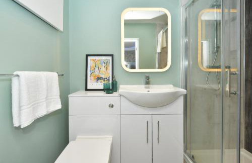 Antrobus Deluxe Apartments by YourStays - Photo 10