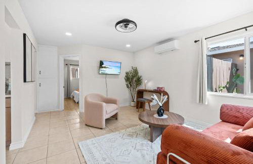 20 percent OFF Fully Furnished 2BR in Prime Tustin - Foto 1