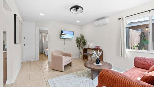 20 percent OFF Fully Furnished 2BR in Prime Tustin - Foto 1