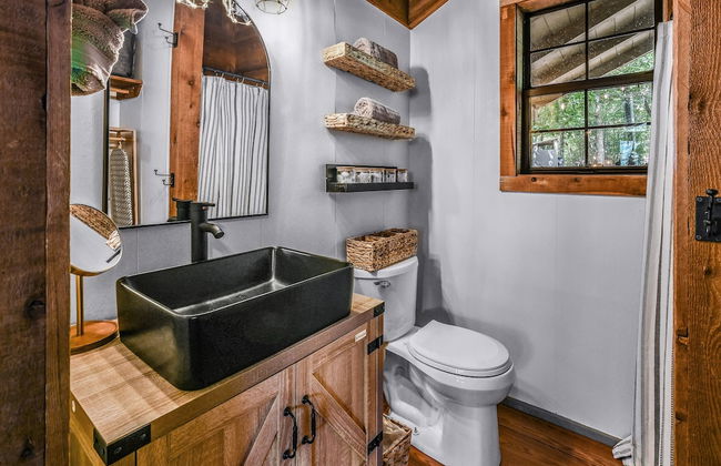 Cliff Haven 1 Bedroom Cabin by RedAwning - Photo 14