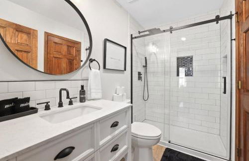 Lakeside Nest Dock on Lake Rayburn Sleeps 10 - Photo 21