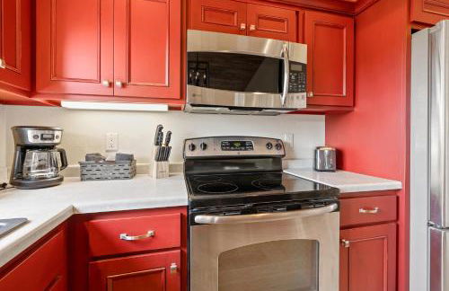 Upper Deck by Simple Life Rentals - Photo 14