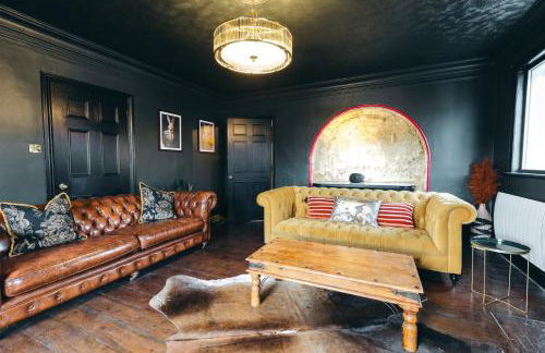 Large 7 Bedroom House for Families and Work Crews Hot Tub Parking Wi-Fi sleeps 17 - Foto 18