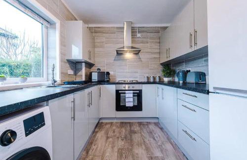 Charming and Modern 3BR Home Steps Away From City Center - Foto 18