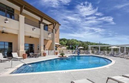 Thoughtful 1BD condo with resort amenities on banks of Lake Marble Falls - Photo 2